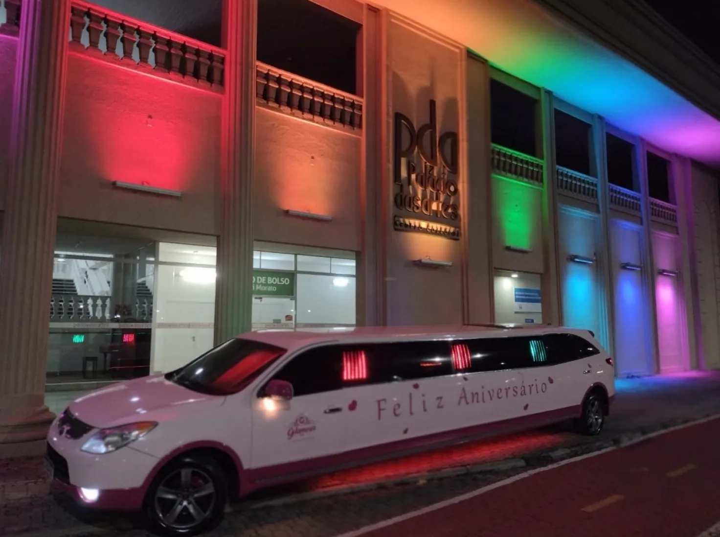 Limousine Rosa — Glamour Limousines em São Paulo