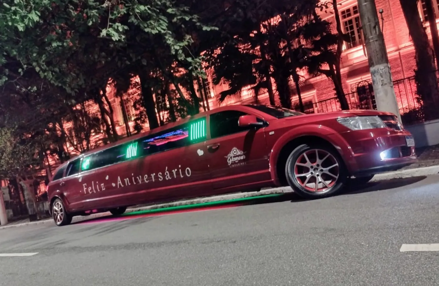 Limousine Vermelha — Glamour Limousines em São Paulo
